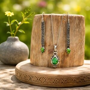 SET! Green Turquoise Necklace & Earrings